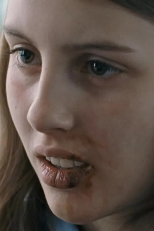 Ella Solgaard interpretando a Sara