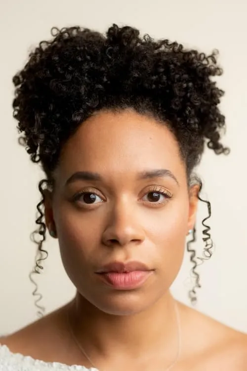 Ellouise Shakespeare-Hart — personaje: Jo Flixton