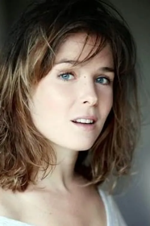 Élodie Bollée interpretando a Laura / Marion