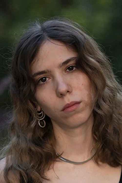 Elsa Lekakou interpretando a Elsa