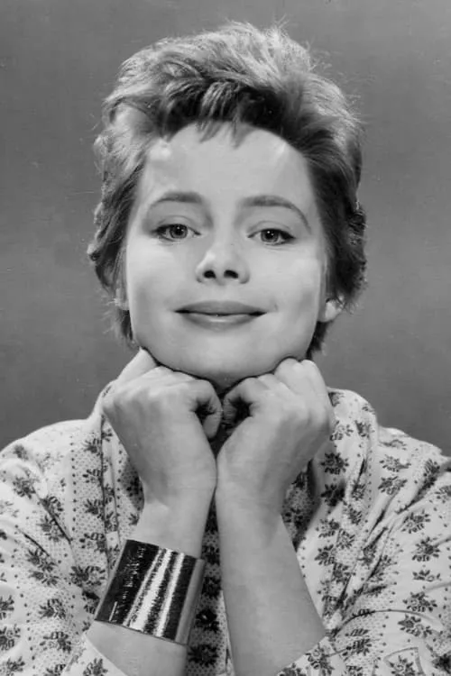 Elvi Hale interpretando a Ann