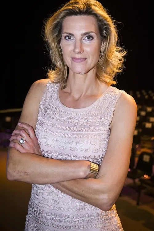 Elvira Out interpretando a 