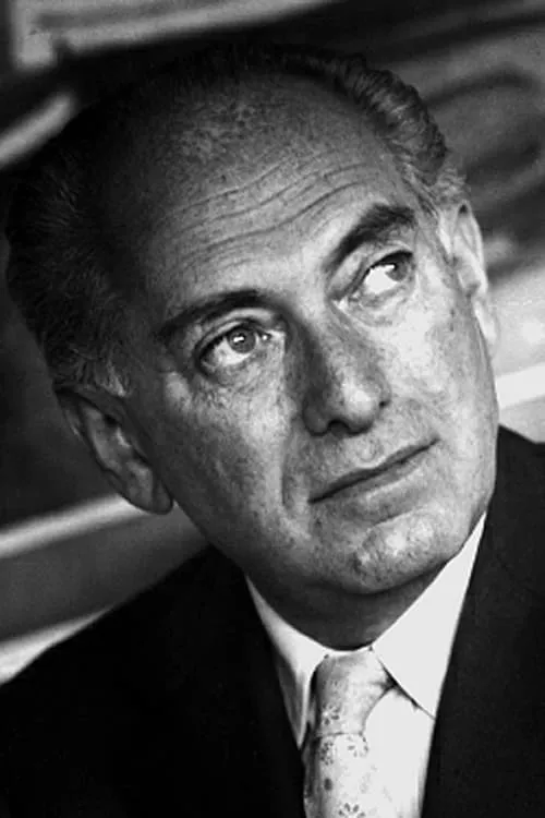 Emeric Pressburger interpretando a Self (archive footage)