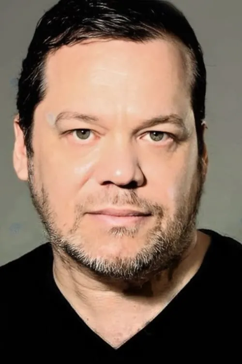 Emiliano Kaczka interpretando a Jorge Cisterpiller