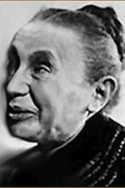 Emilie Kurz interpretando a Tante von Harry Reims