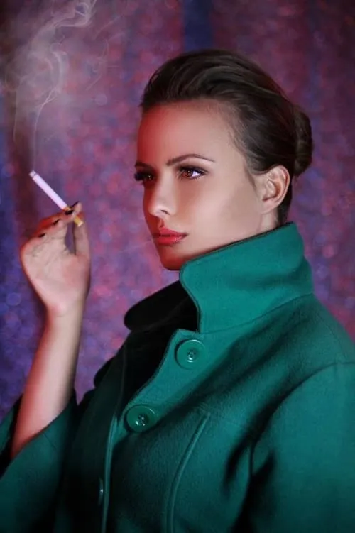 Emilija Habulin interpretando a Commercial Girl