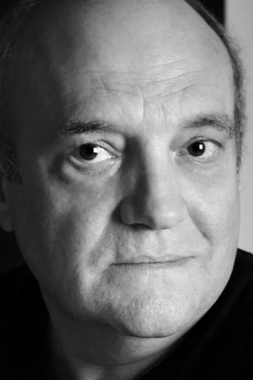 Emilio Alonso interpretando a Cliente