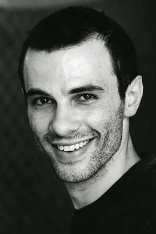 Emilio Vacca interpretando a Fabrizio