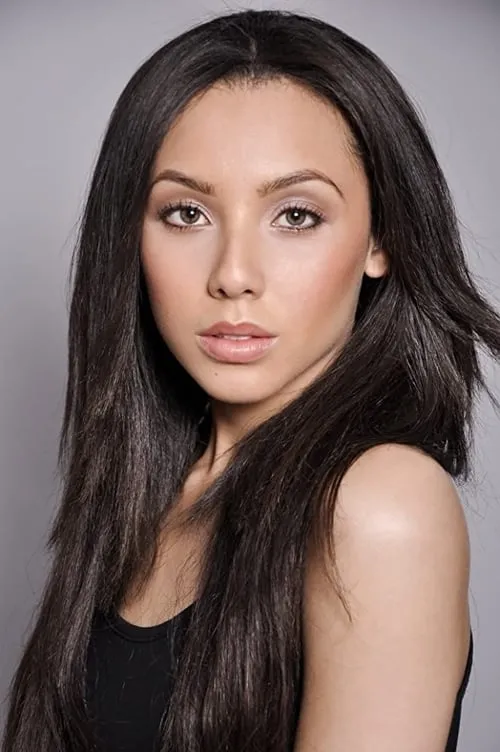 Emily Felicia Moore interpretando a Charlotte