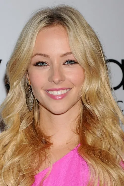 Aaron Moorhead ha trabajado con Emily Montague en 2 ocasiones