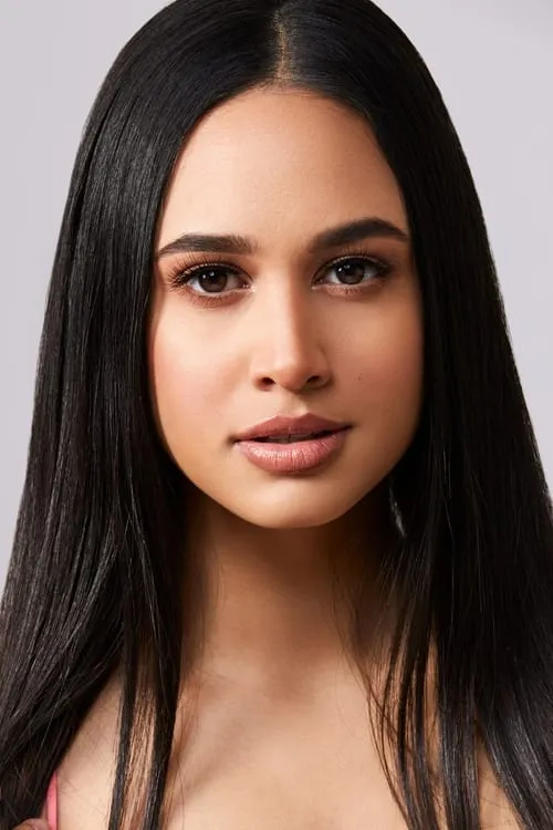 Emily Tosta interpretando a Claudia