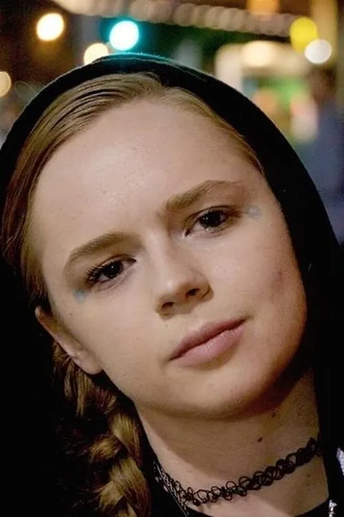 Emily Woods — personaje: Homeless Girl