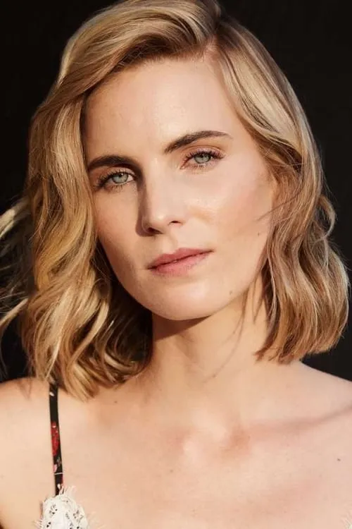 Emm Wiseman interpretando a Cindy