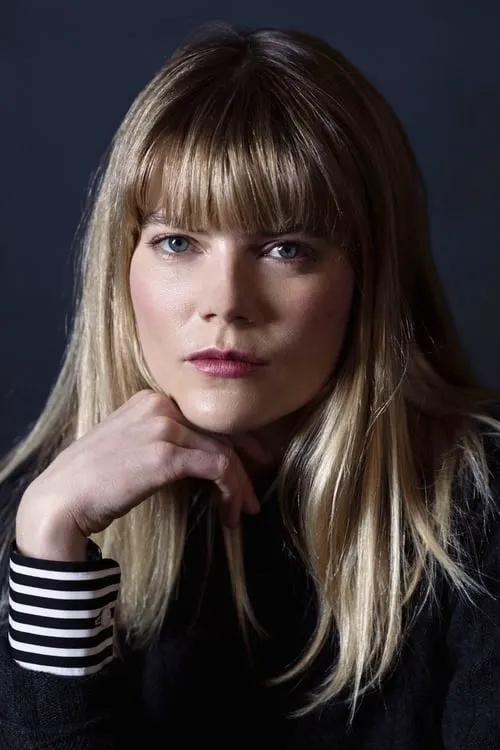 Emma Greenwell interpretando a Abbie