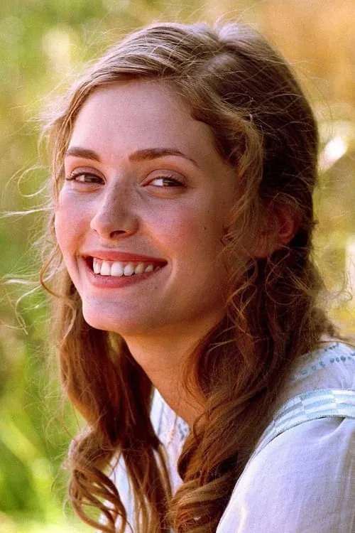 Emma Griffiths Malin interpretando a Daisy