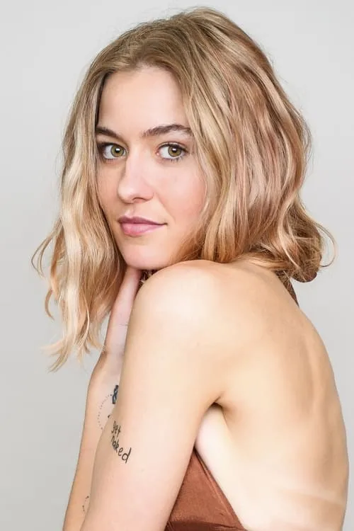 Emma Horn — personaje: Renee