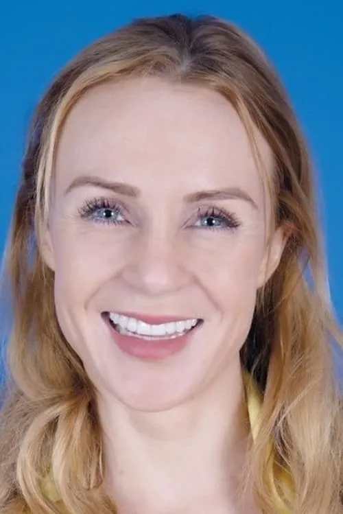 Emma Jane interpretando a Sabine