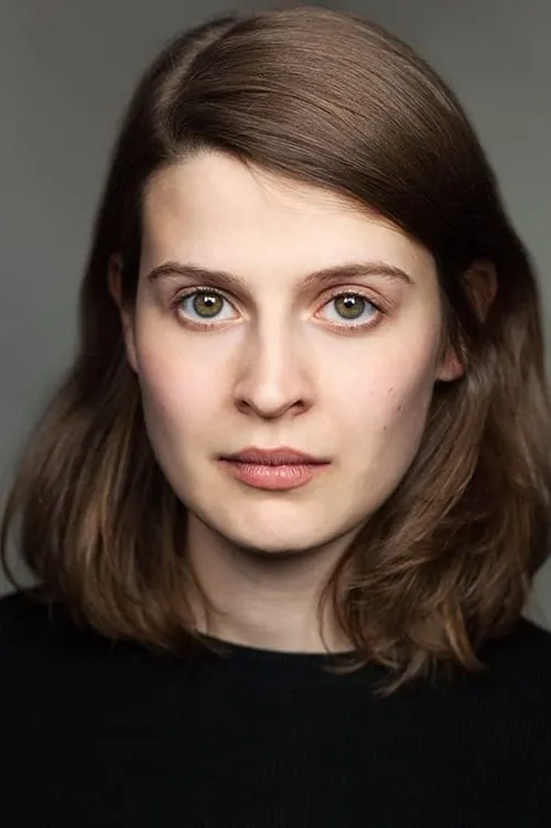 Emma Paetz interpretando a Stephanie Walker