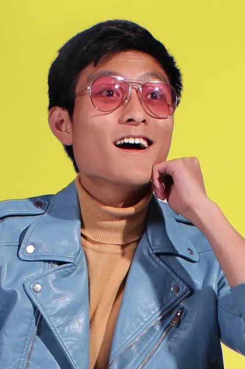 Emmanuel Li interpretando a The Armless Statue (voice)