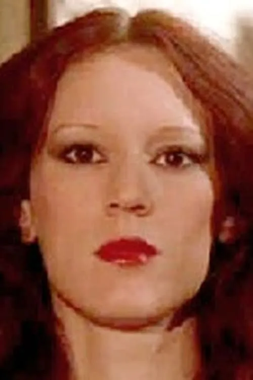 Emmanuelle Rivière interpretando a