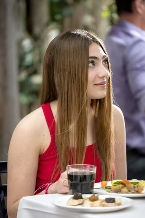 Emorphia Margaritis interpretando a Abby Russell