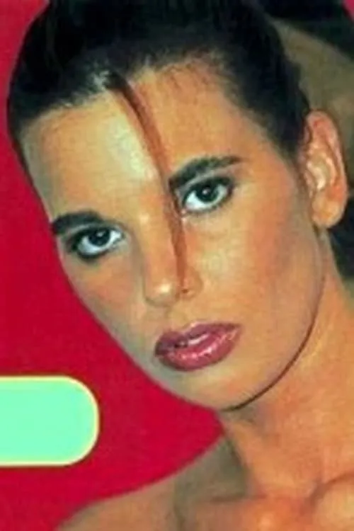 Eniko Wrabel interpretando a Laure