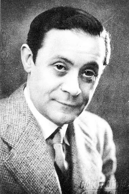 Enrique Jardiel Poncela interpretando a