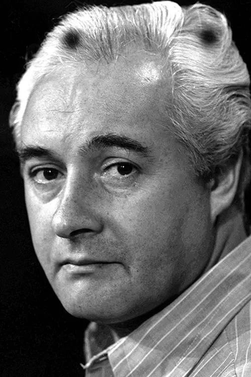 Enrique Madiña interpretando a Homeowner