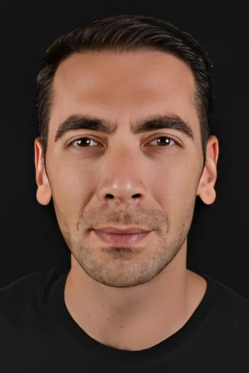 Enver Hüsrevoğlu en su biografía y filmografía