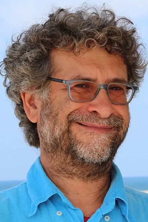 Enzo D'Alò interpretando a