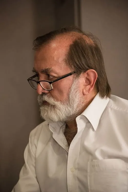 Epigmenio Ibarra interpretando a Himself