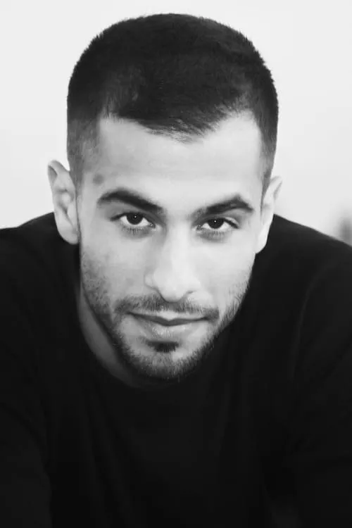 Eralp Uzun interpretando a Eralp