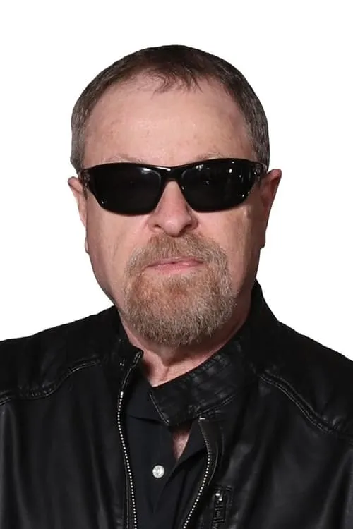 Eric Bloom interpretando a No. 2