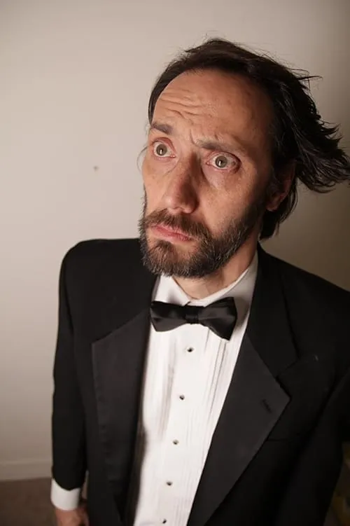 Eric Frentzel interpretando a Arges