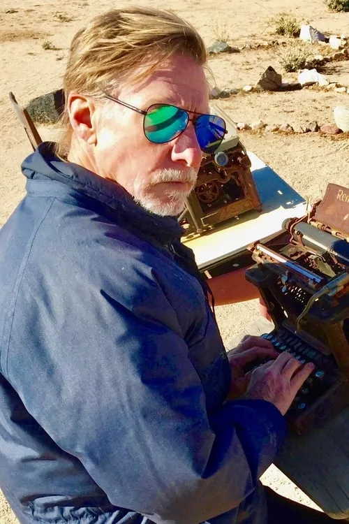 John P. Navin, Jr. ha trabajado con Eric Luke en 1 ocasiones