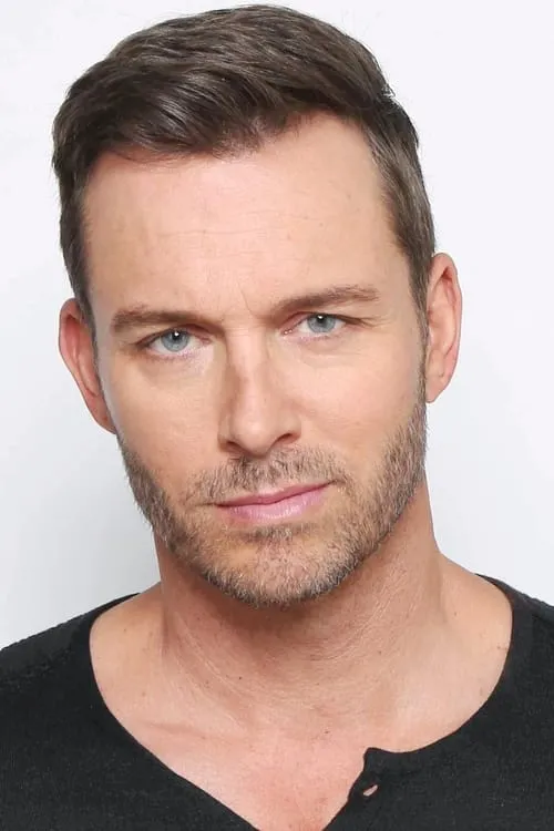 Eric Martsolf interpretando a Brady Black