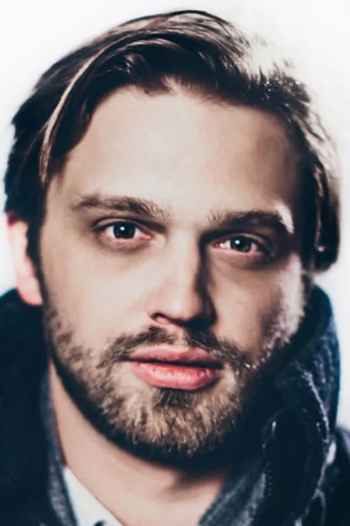 Eric Michaels interpretando a Liam Graham