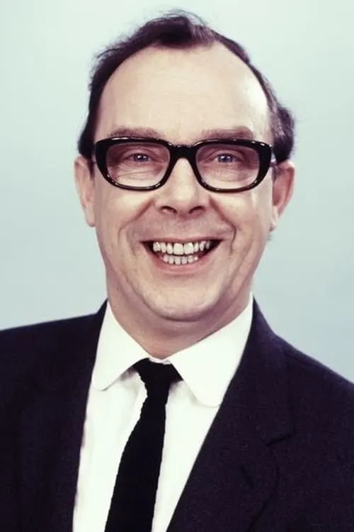 Eric Morecambe interpretando a Self (archive footage)