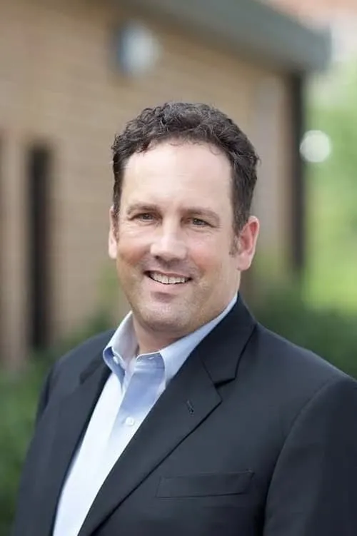 Eric Schumacher interpretando a Doc Holliday