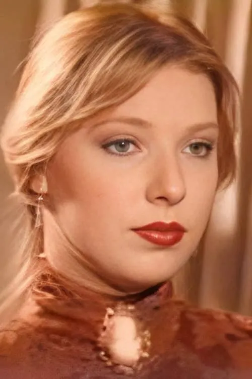 Erica Idol interpretando a Sarah / Erica Idol