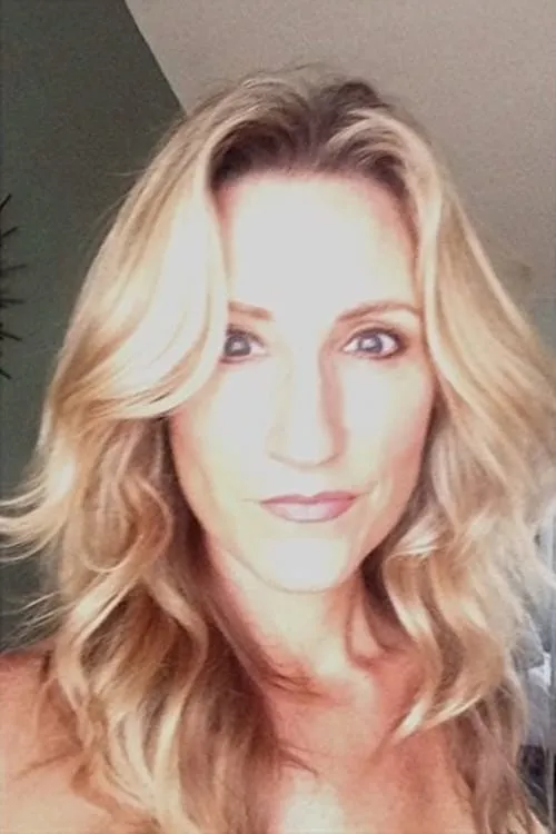 Erica Vogelvang interpretando a Mother