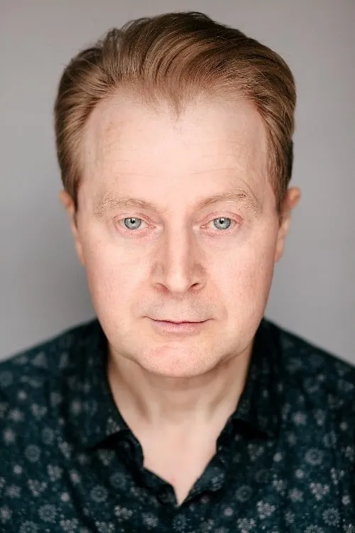 Erich Redman interpretando a Professor