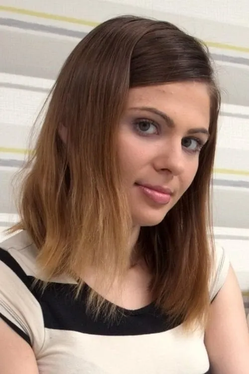 Erika Korti interpretando a