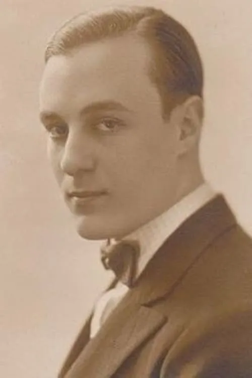 Joe Borsani ha trabajado con Ernesto Raquén en 1 ocasiones