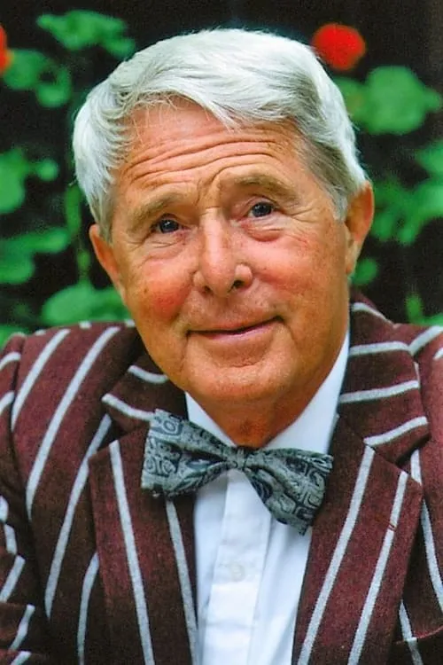 Ernie Wise interpretando a Self (archive footage)