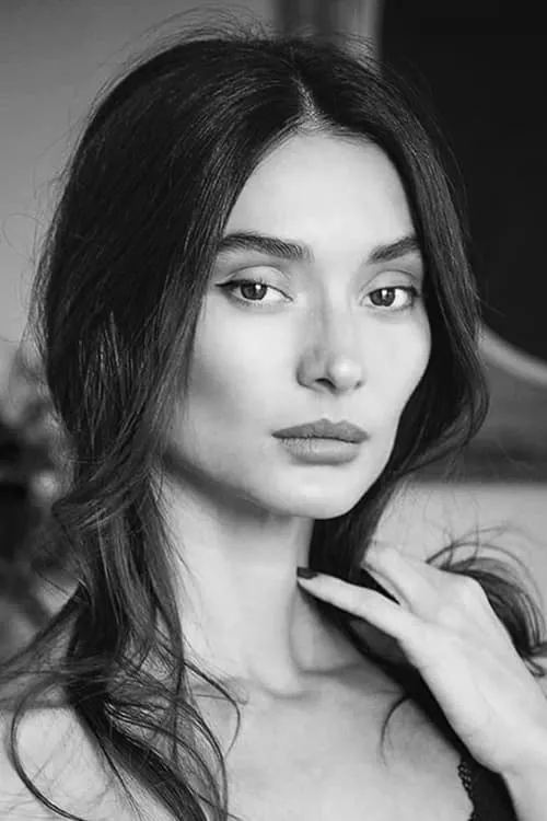 Errika Bigiou — personaje: Elvira