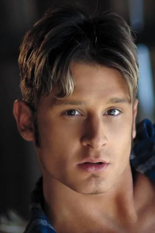 Troy Apollo ha trabajado con Eryk Elliott en 1 ocasiones