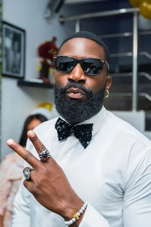 Tope Olowoniyan ha trabajado con Eso Dike Okolocha en 1 ocasiones