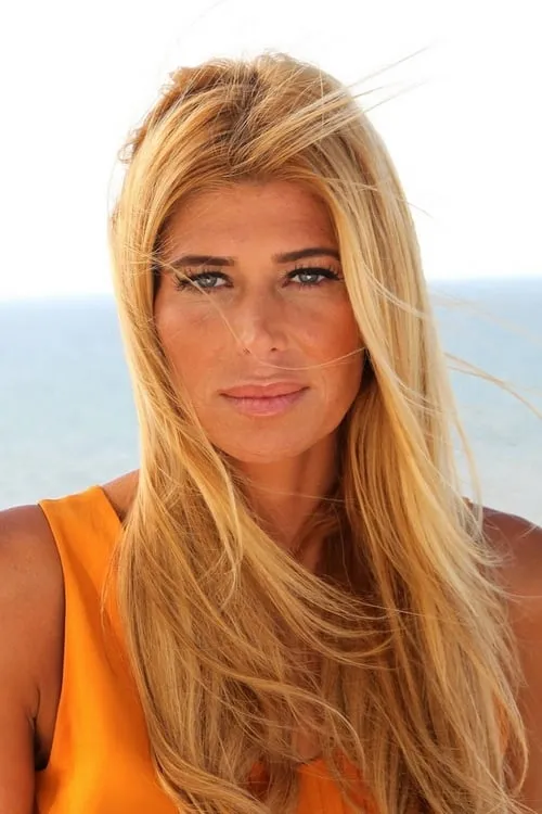 Chazia Mourali ha trabajado con Estelle Cruijff en 1 ocasiones