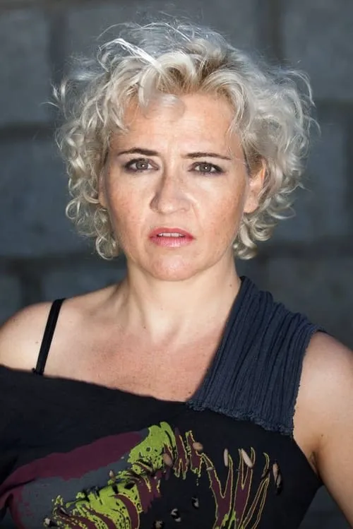 Esther Gimeno interpretando a Lourdes